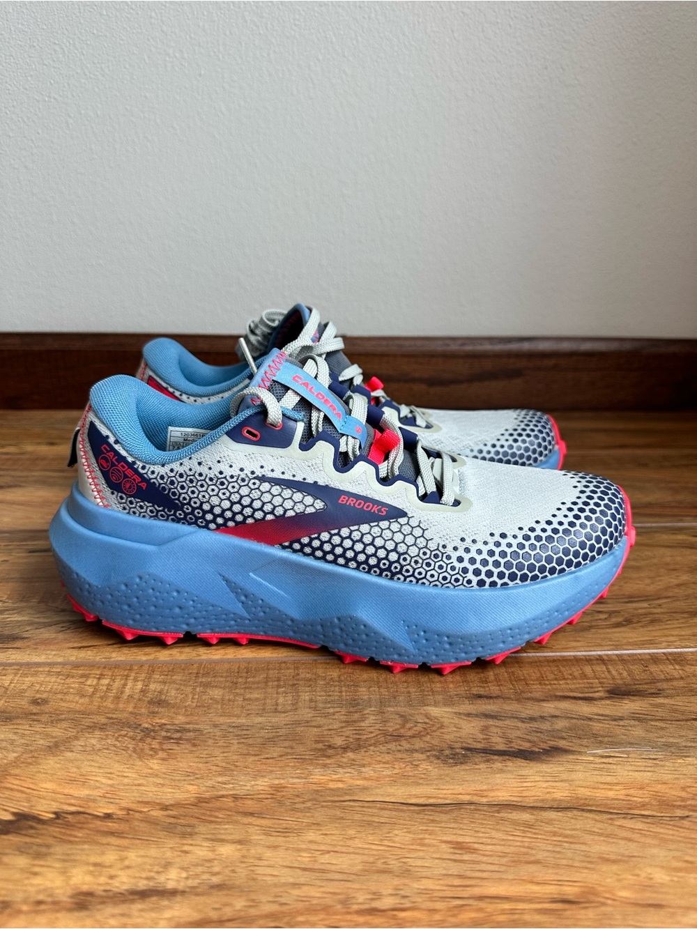 BROOKS Caldera 6 Trail Running
Shoes Size 7.5 women’s